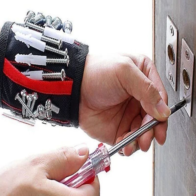 Pergelangan tangan magnetik ramah lingkungan dengan magnet kuat dan alat pengambilan teleskopik untuk memegang sekrup dalam proyek kayu